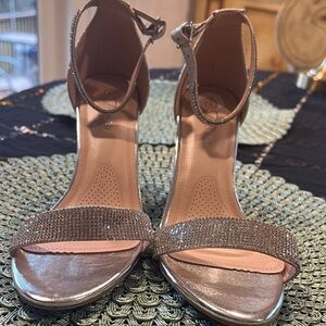 NWOT size 8 silver Elegant Ankle-Strap Rhinestone Sandals - Metallic Taupe.
